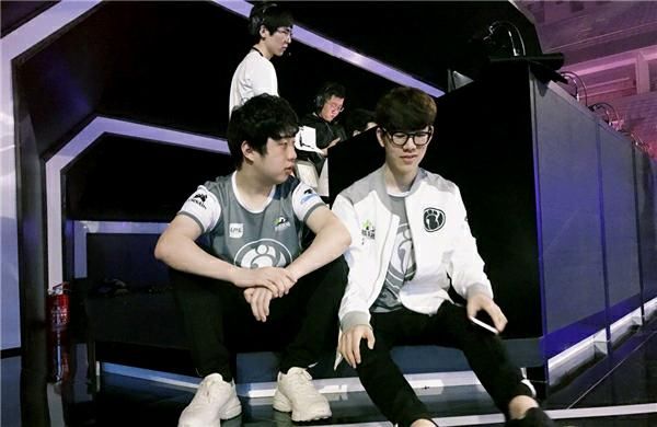 Rookie瑞兹天神下凡 14个MVP稳坐LPL第一中