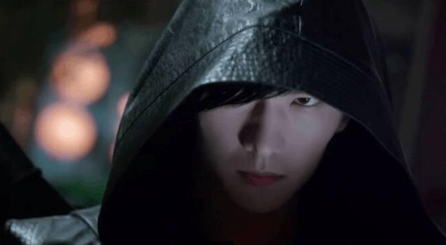 王俊凯黑衣造型被翻出,撞脸二次元张起灵,粉丝