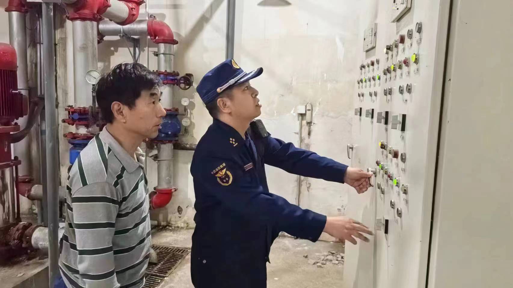 筑牢“防护墙”！昌平消防五一期间开展商市场安全检查
