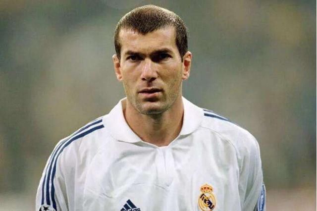 足坛三大球星退役前后对比,小贝齐祖风采依旧