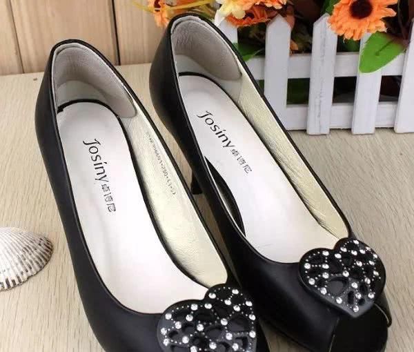 高跟鞋磨脚怎么办?教你如何挑选高跟鞋~