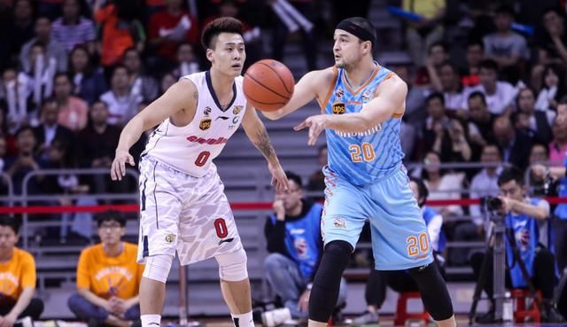 新疆男篮的主教练是谁? 为啥西热力江给李秋平