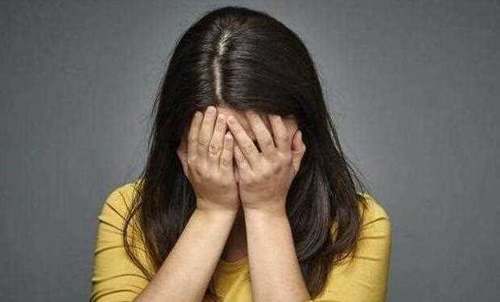 感觉老公不对劲,老婆把录音笔放在车上,几天后