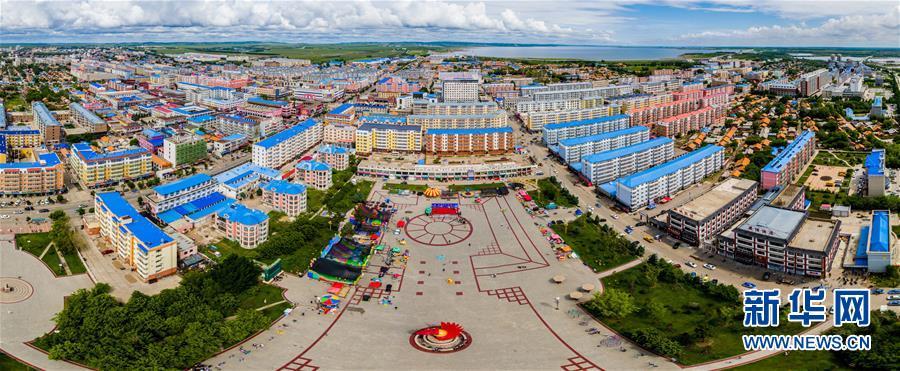 这是航拍的莫力达瓦达斡尔族自治旗中心镇街景(2016年6月14日摄)。
  新华社发