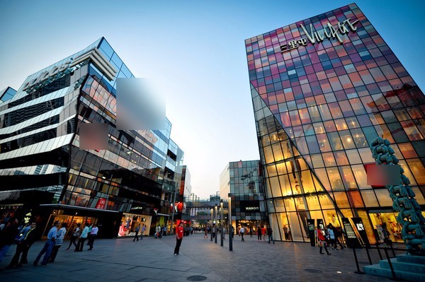 揭三里屯街拍:用明星梦套钱 花钱买无刊号版位