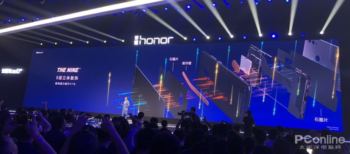 荣耀手机半年业绩:6月国内销量排名第三,俄罗