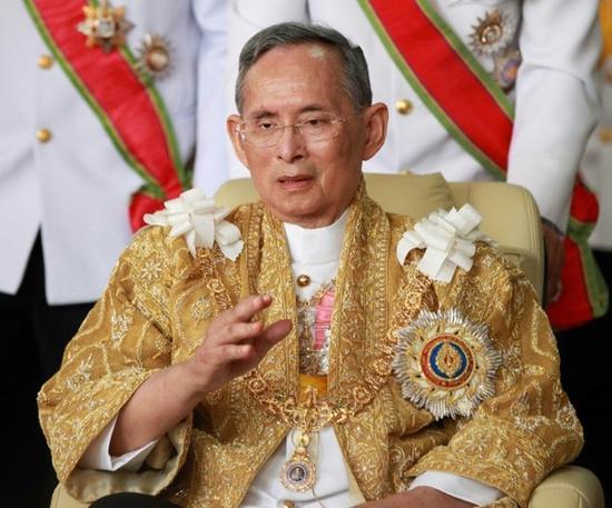 近乎完美的泰国国王——普密蓬-阿杜德生平回顾