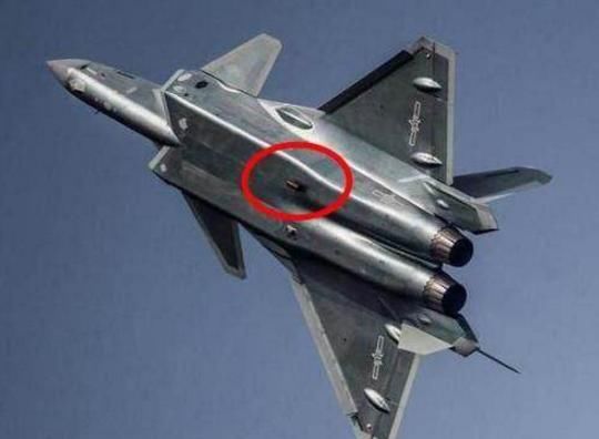 印军西藏上空发现歼20,火速起飞4架苏30MKI,接