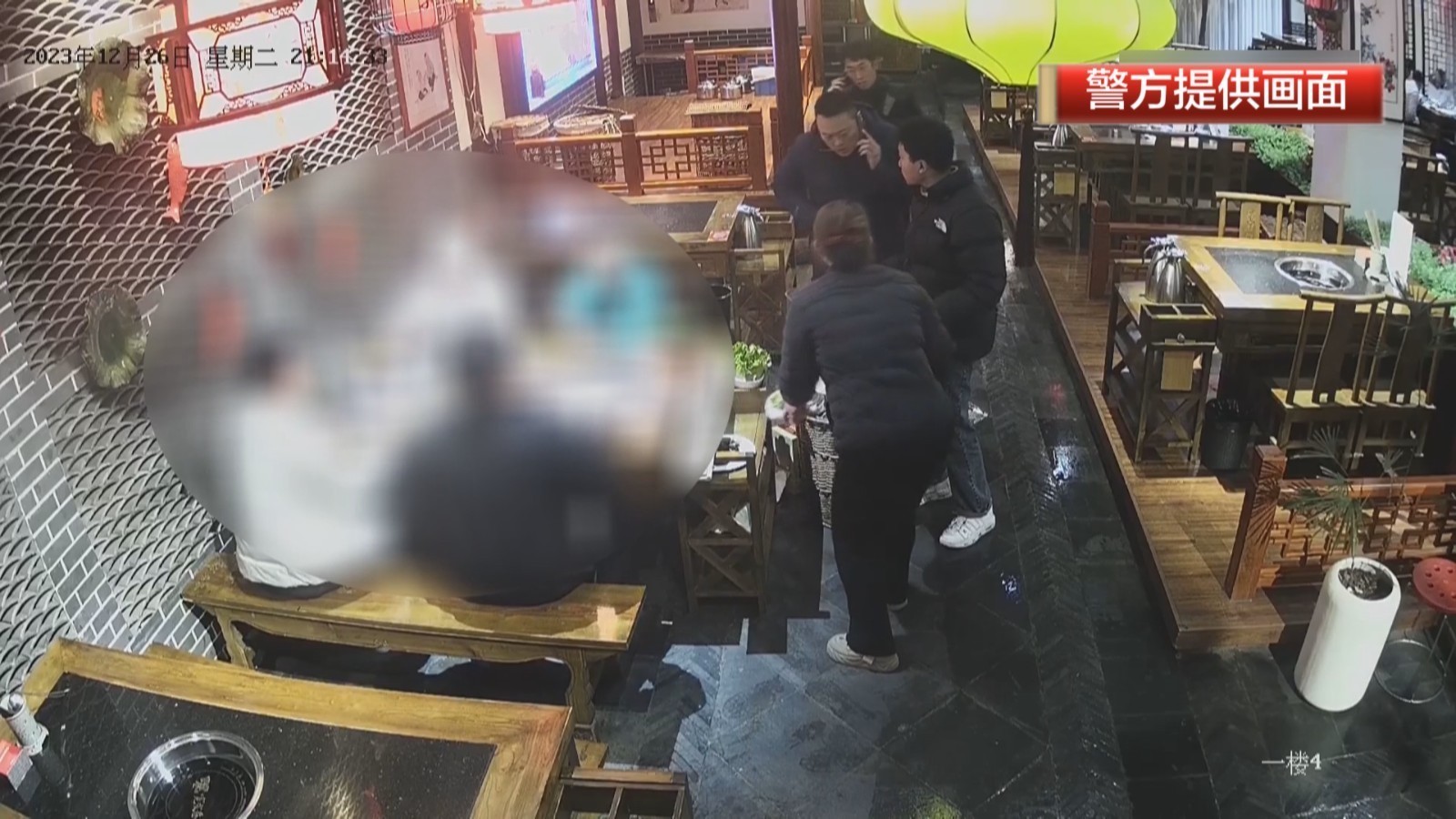民警就餐时 一眼“揪出”两名逃犯