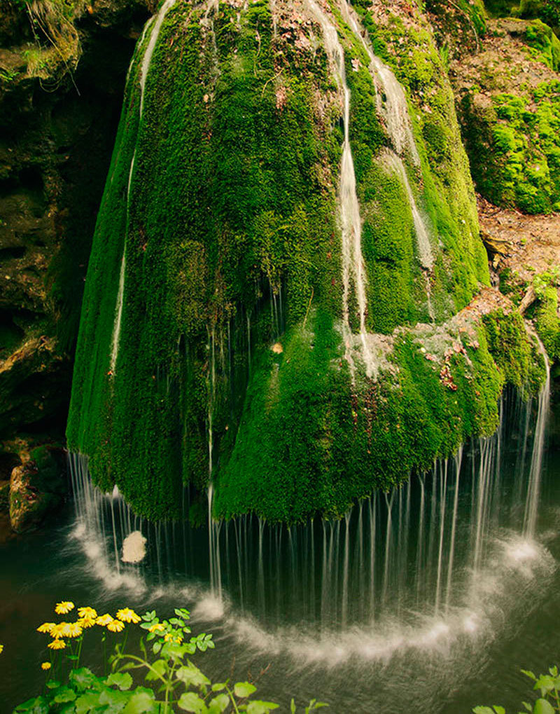 罗马尼亚的瀑布你能想象这是真实的景象,而不是ps作品吗?