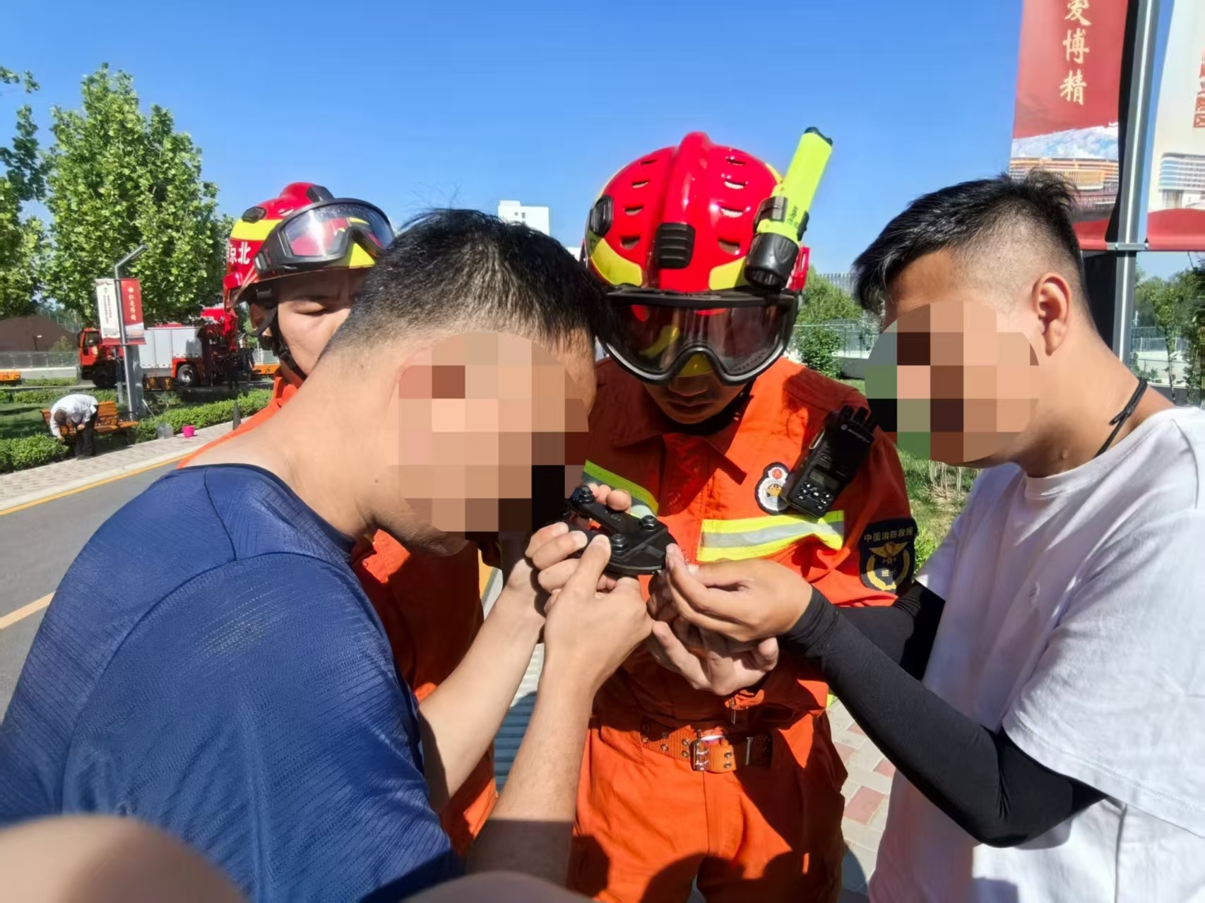 鱼钩钩住手指,顺义消防巧手解围 鱼钩钩住手指,顺义消防巧手解围