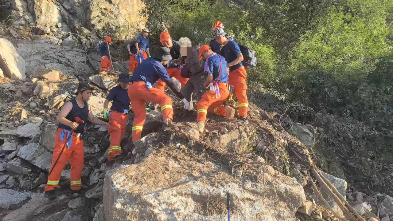 北京大兴区消防救援支队历时7个小时成功转移113名被困人员 北京大兴区消防救援支队历时7个小时成功转移113名被困人员