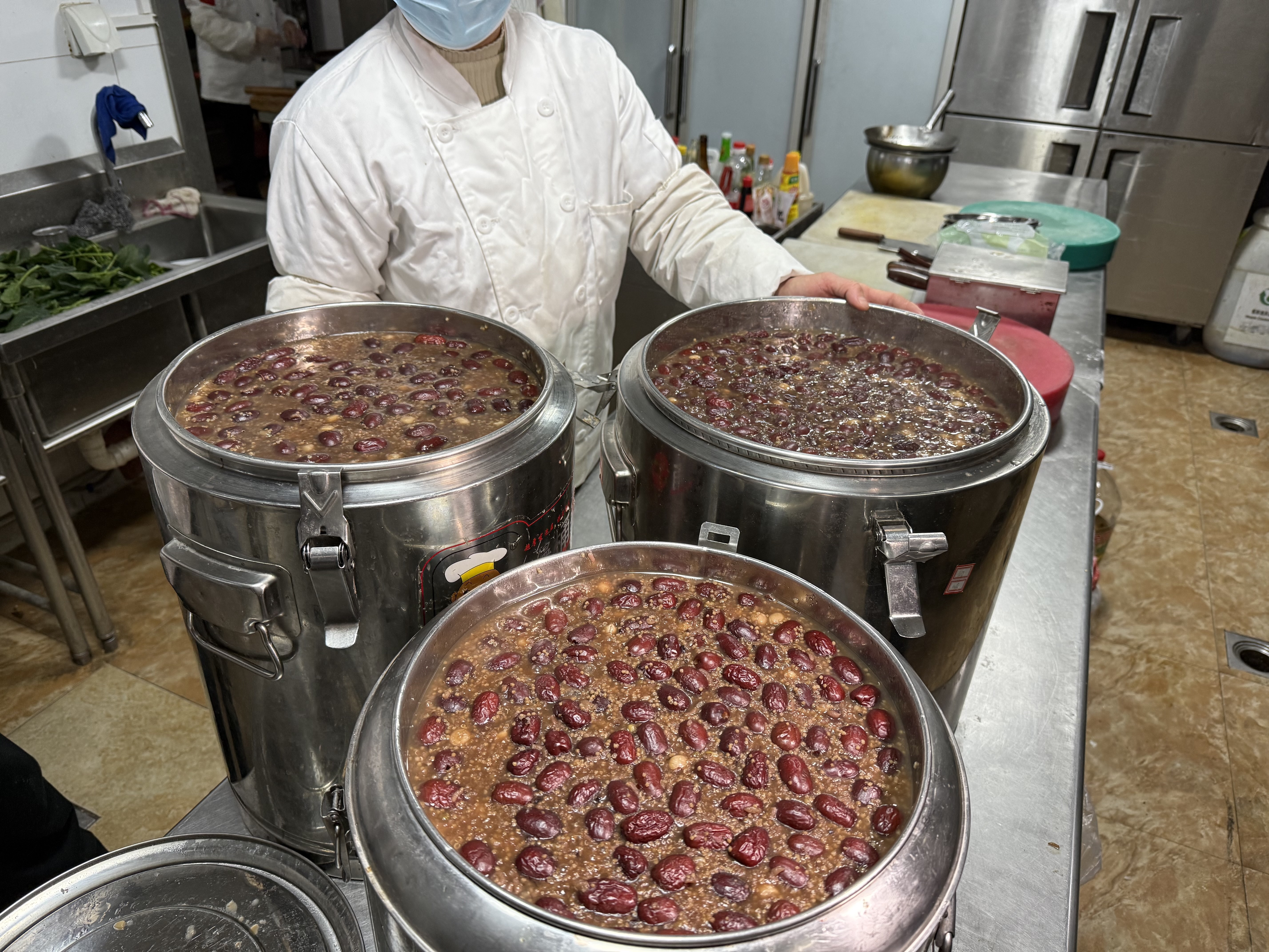 腊八赠福粥喜迎中国年 腊八赠福粥喜迎中国年