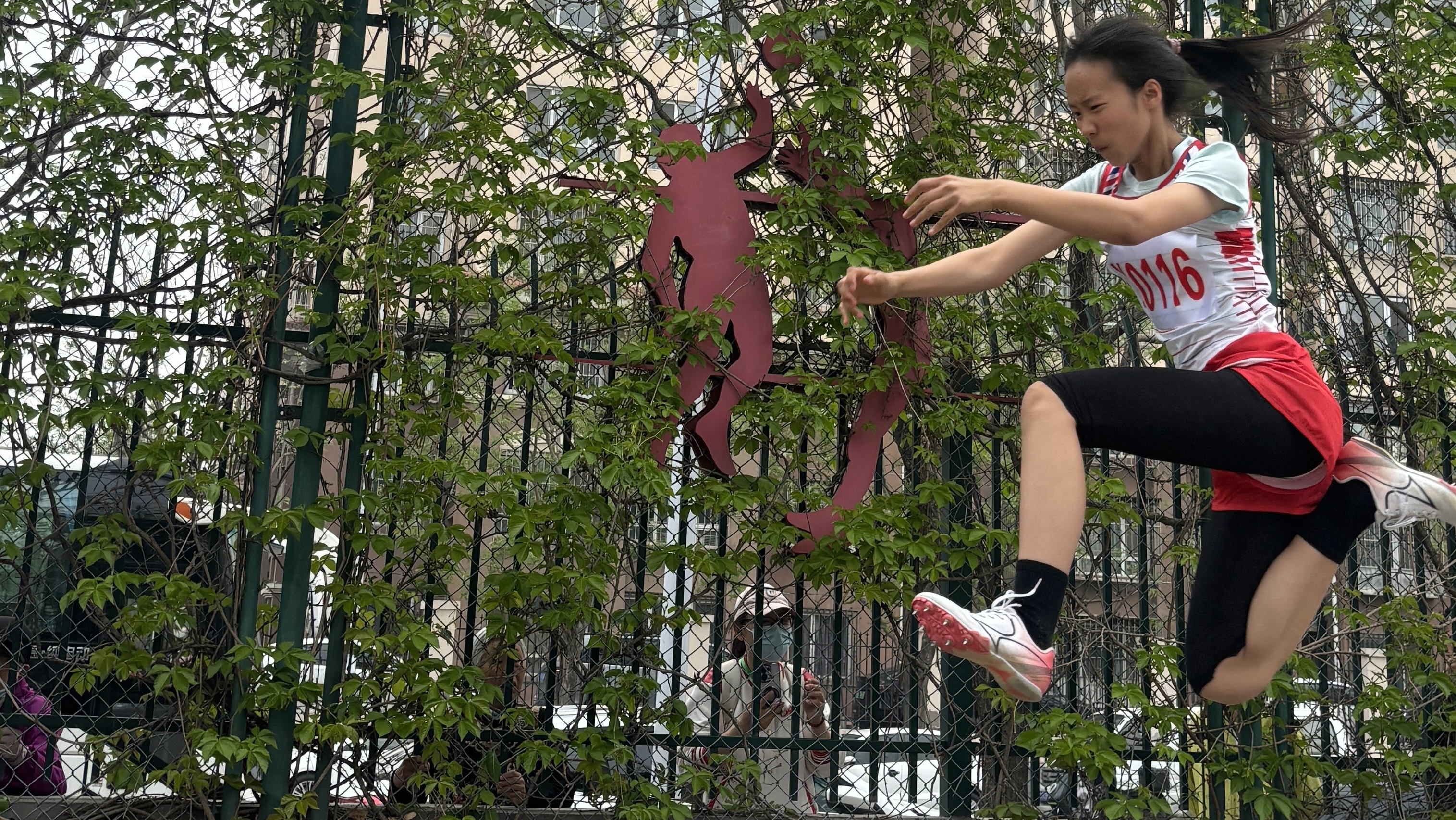 看她们跳起的力量，有没有新生命的模样