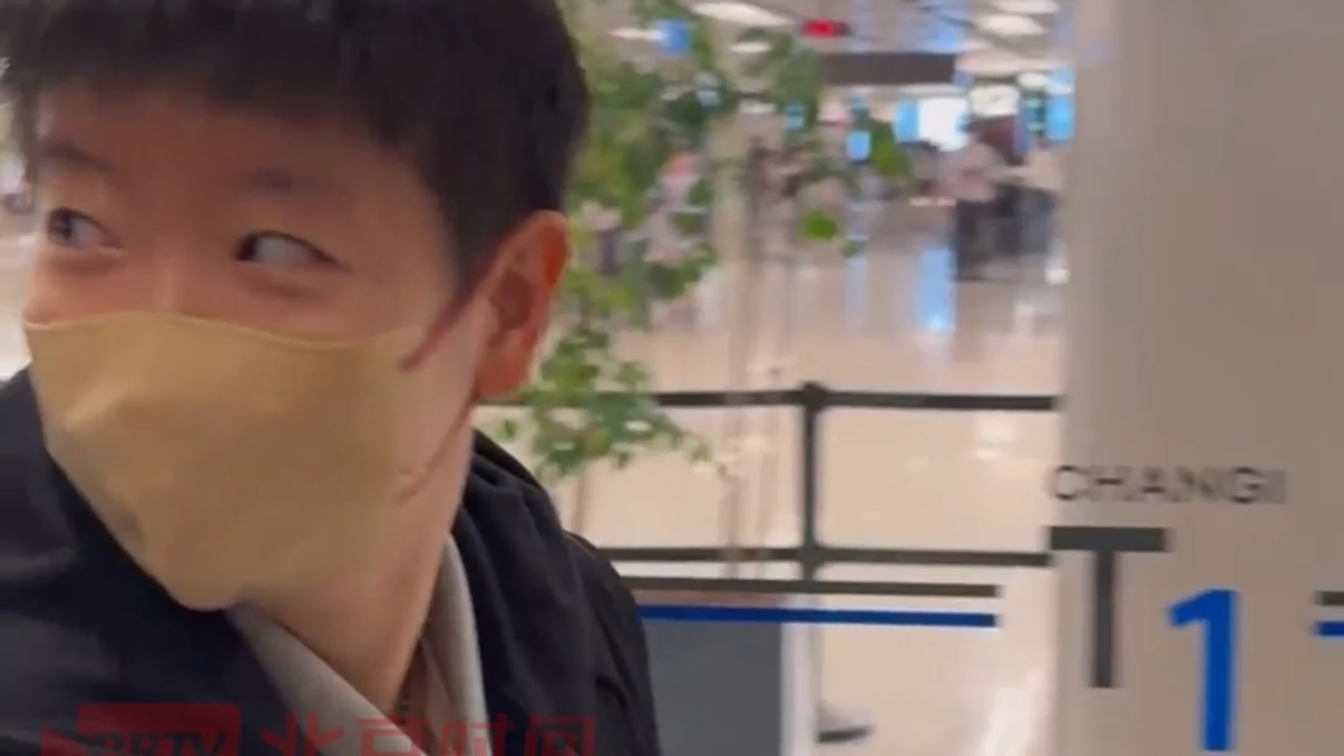 国乒孙颖莎、王楚钦、林诗栋等人落地新加坡