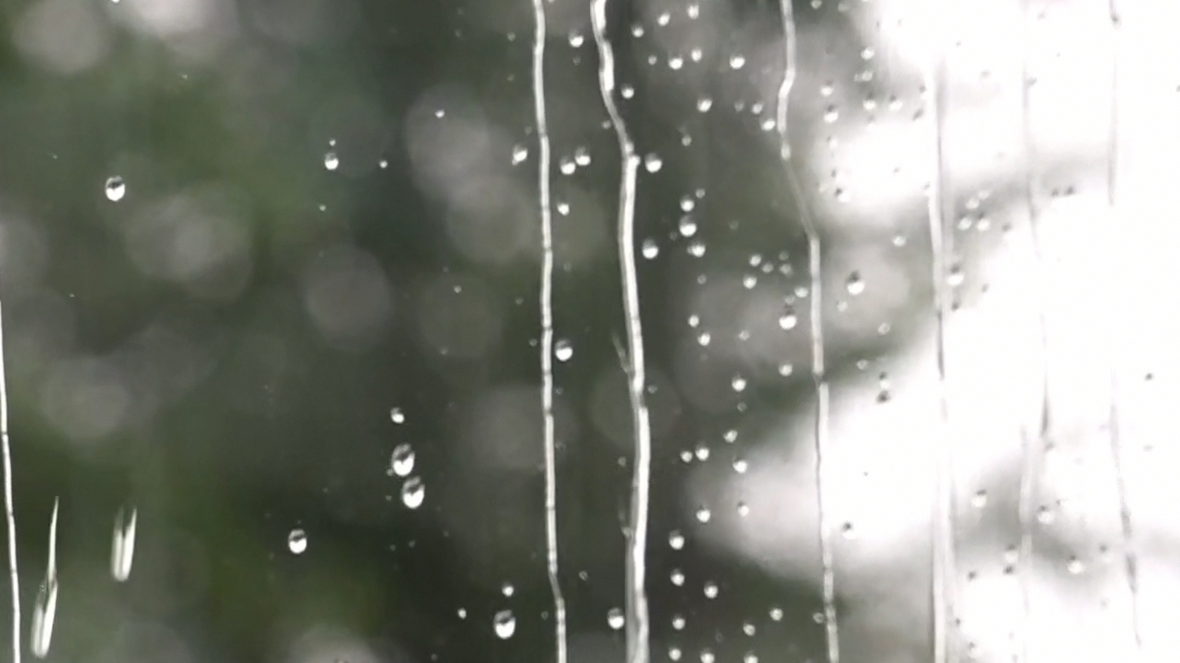 今夜全市降雨升级大雨量级 时急时缓 时下时停