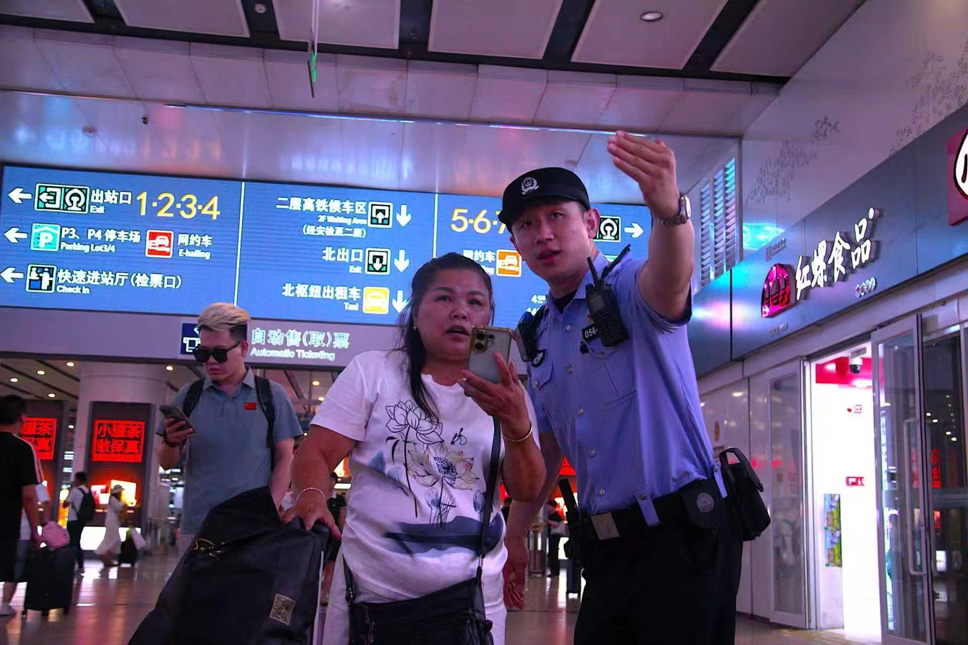 织密暑运平安防线护航群众顺畅出行2026年北京公交警方圆满完成暑运安保工作 织密暑运平安防线护航群众顺畅出行2026年北京公交警方圆满完成暑运安保工作