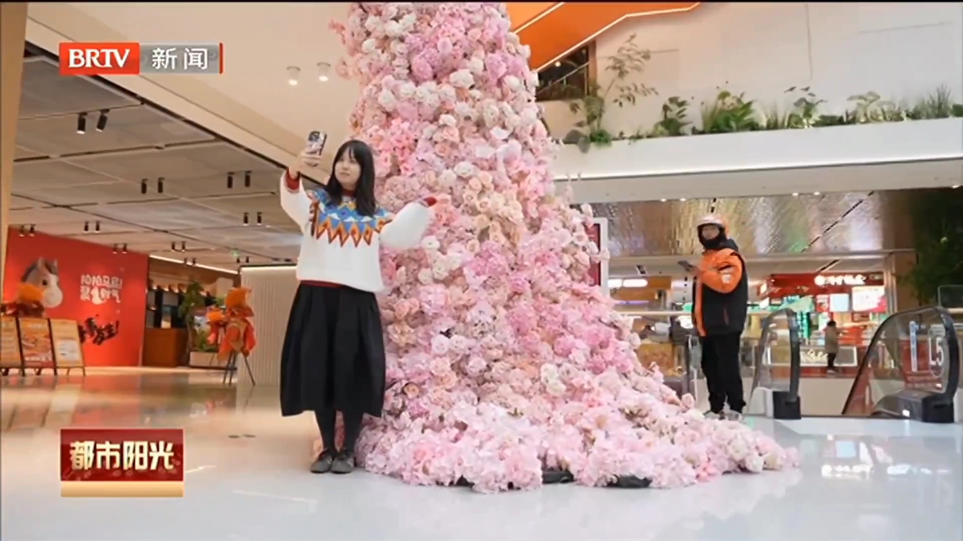 新街口新华百货焕新重张 打造西城家庭消费新地标 新街口新华百货焕新重张 打造西城家庭消费新地标