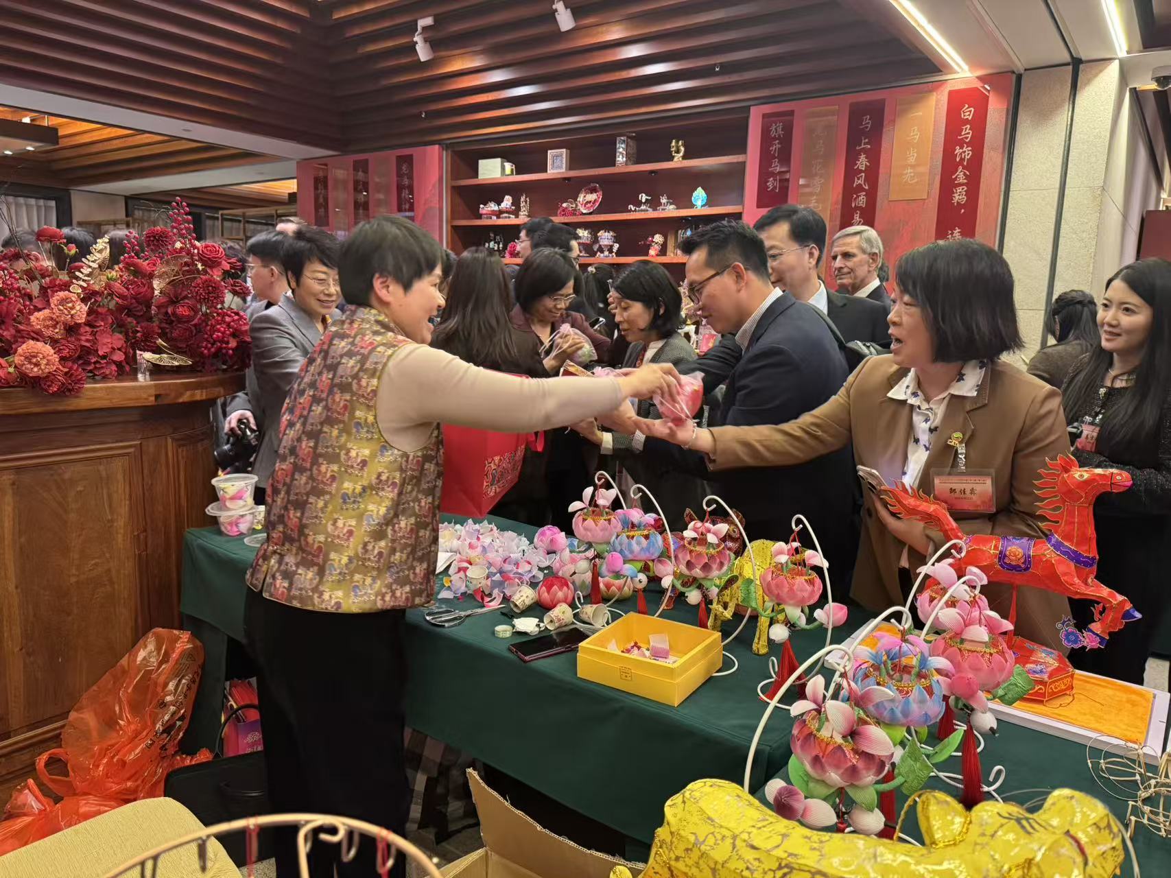 不止是新年祝福!500位中外嘉宾齐聚国新办新年招待会 不止是新年祝福!500位中外嘉宾齐聚国新办新年招待会