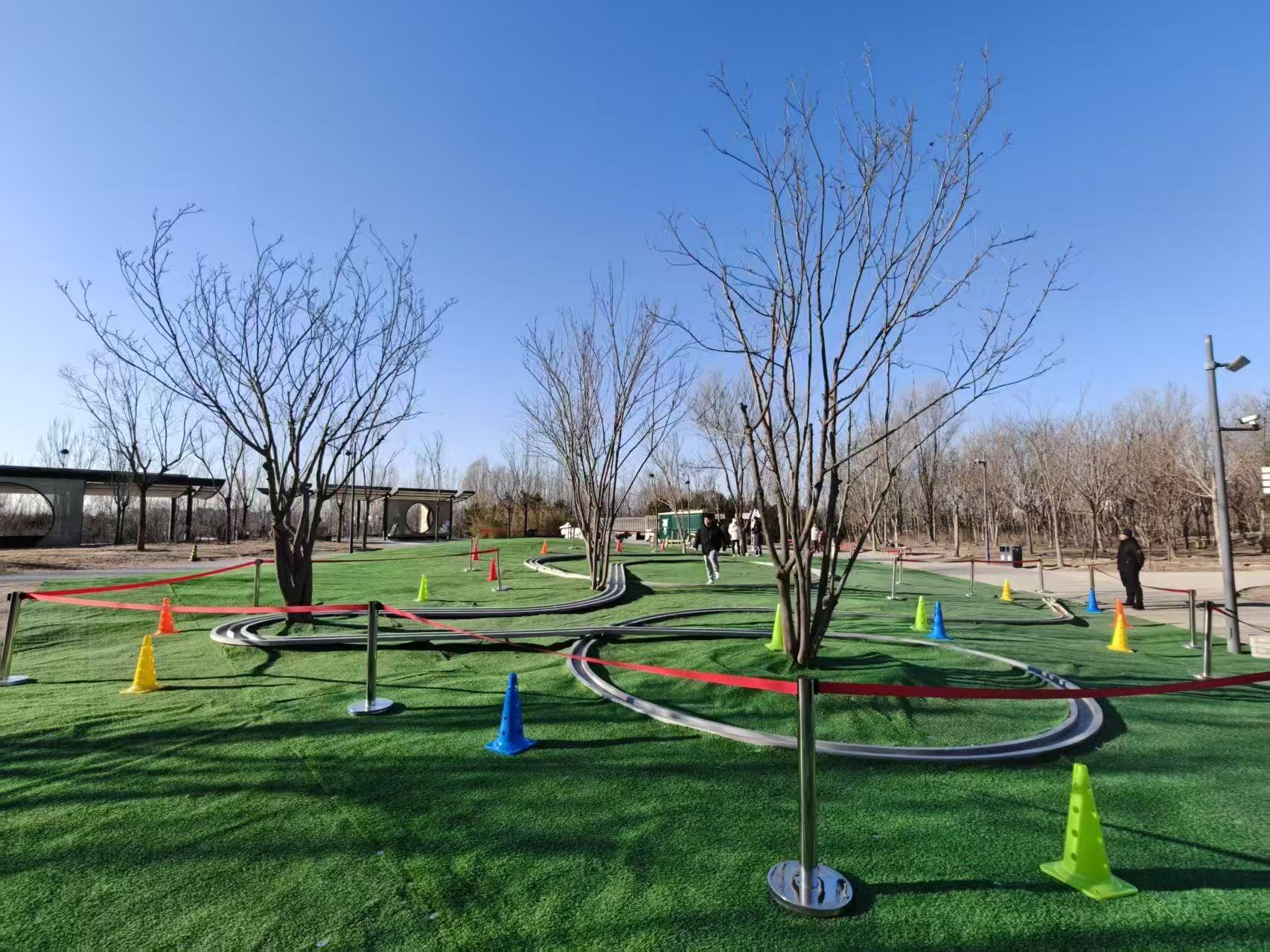 谁的童年回来了？近百辆迷你四驱车在温榆河公园竞赛