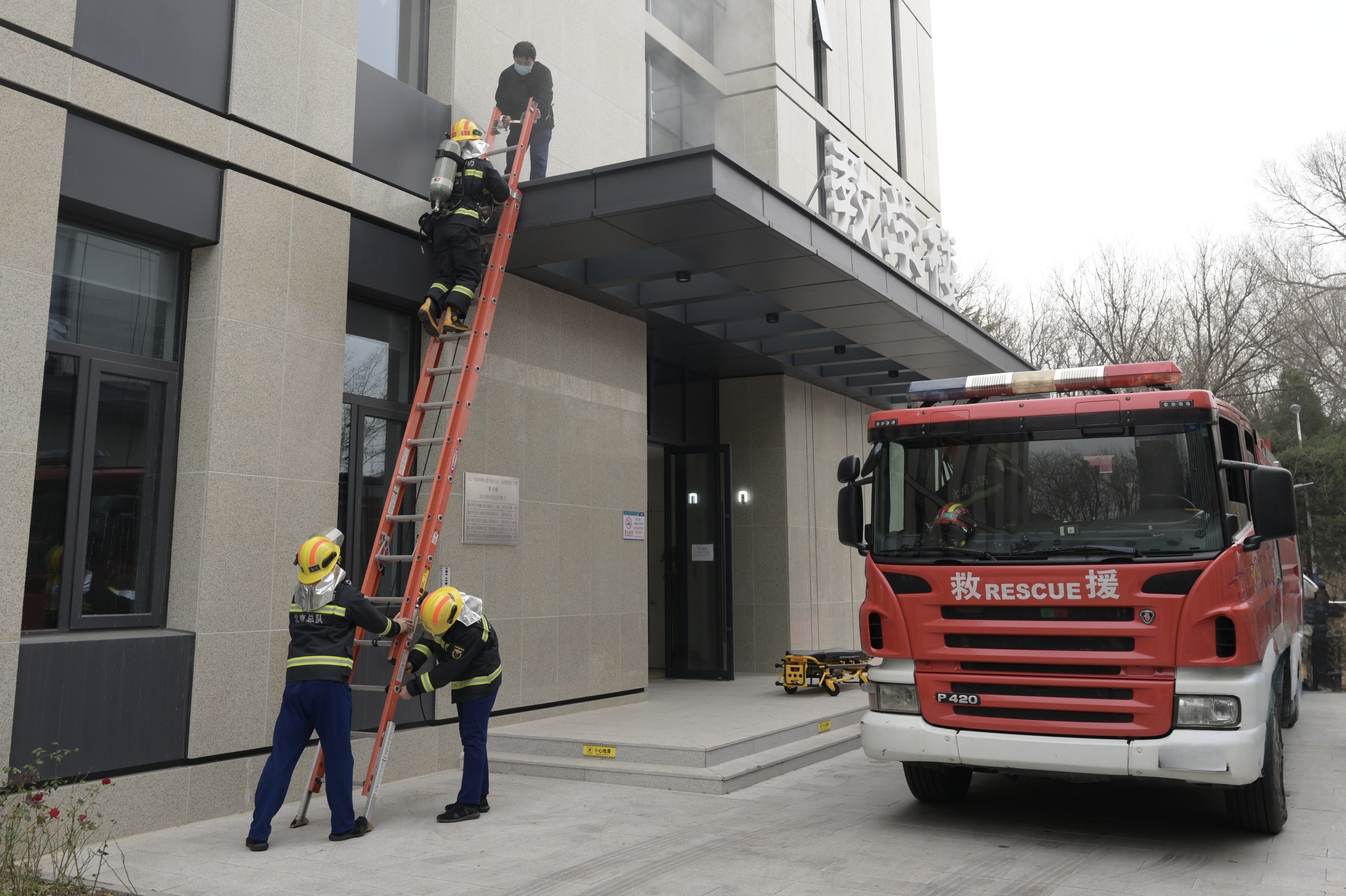 丰台消防联合区卫健委对辖区80家医疗机构微型消防站全面升级