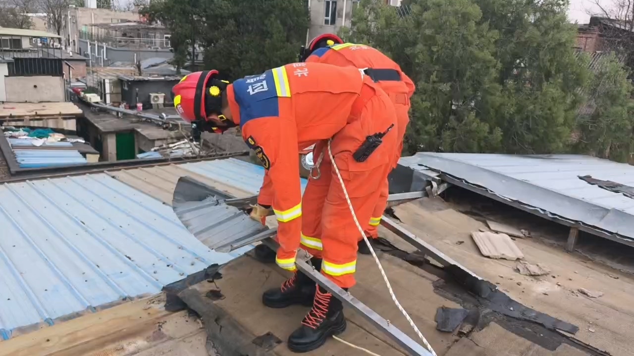 平房彩钢板房顶脱落！海淀消防紧急处置