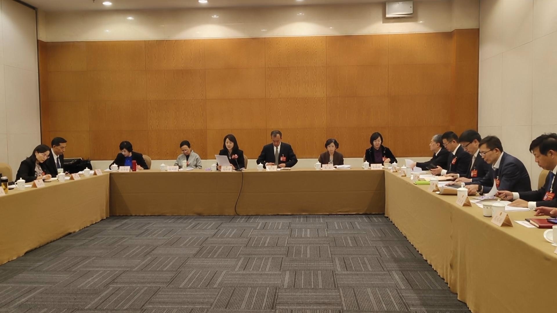 传递职工心声 两会 “声” 入人心 传递职工心声 两会 “声” 入人心