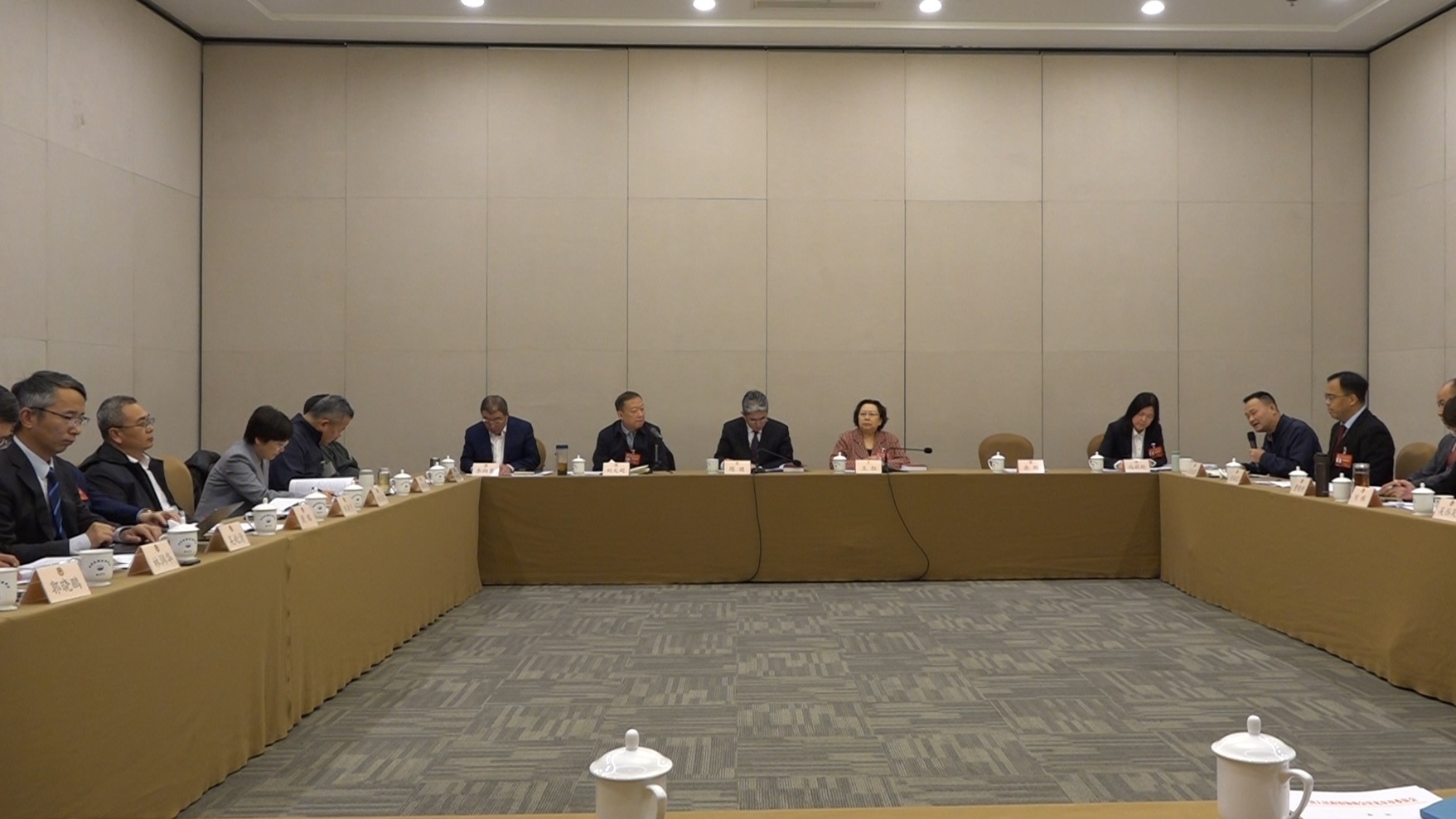 北京两会进行时 一起来聆听委员声音 北京两会进行时 一起来聆听委员声音