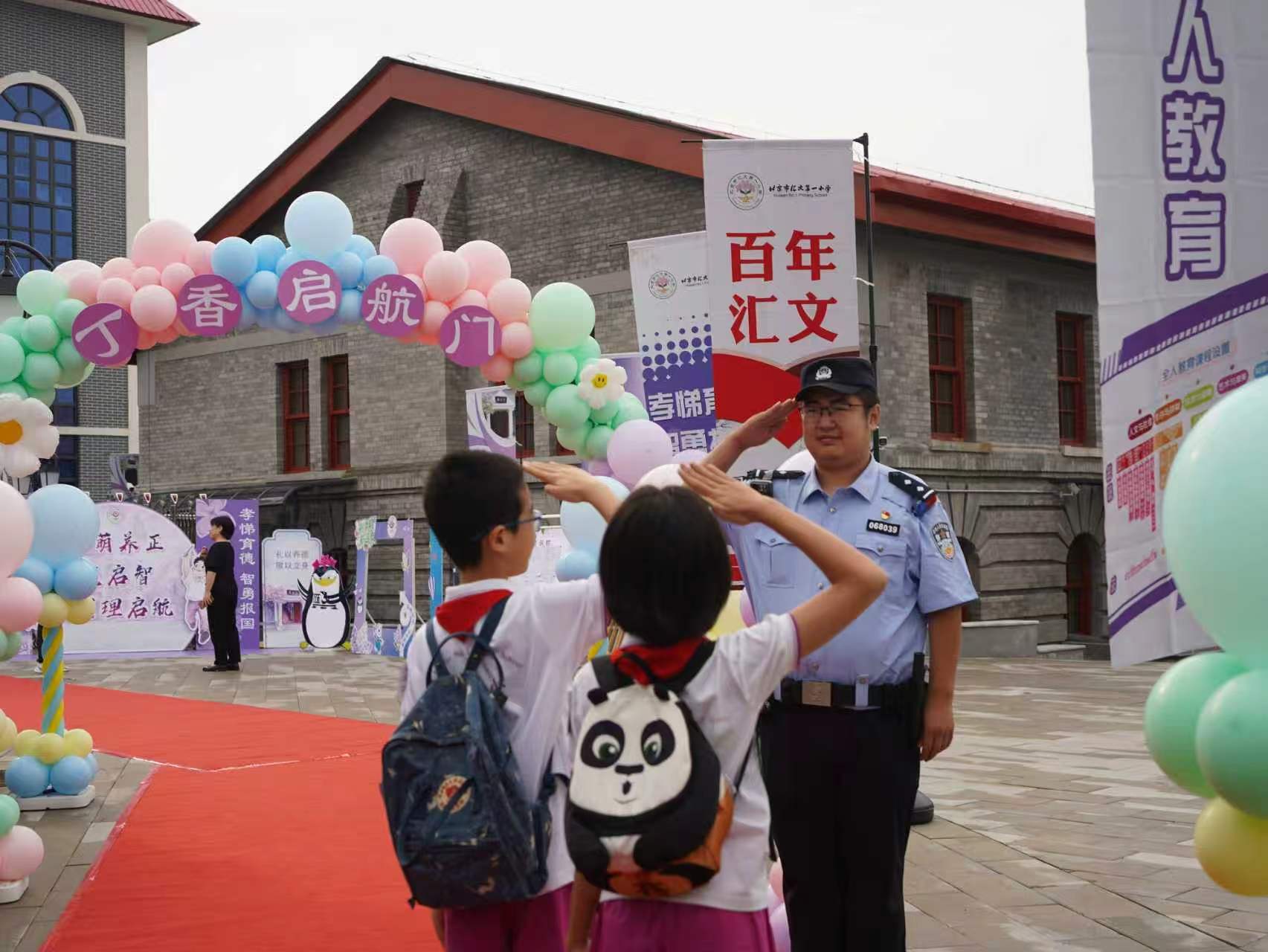 北京公交警方聚焦学生通勤全链条护航开学季平安有序