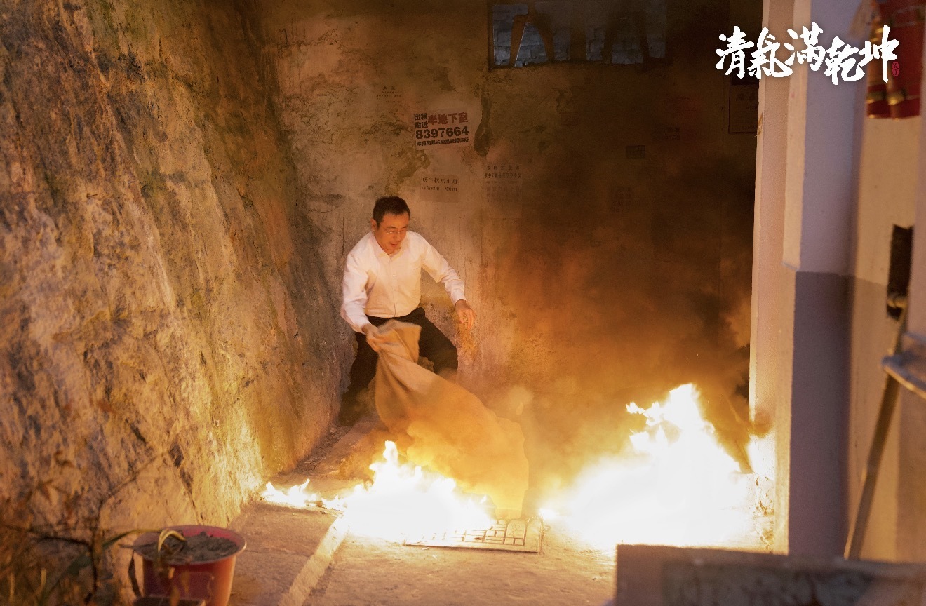 反腐悬疑电影《清气满乾坤》定档11月8日人民院线全国公映