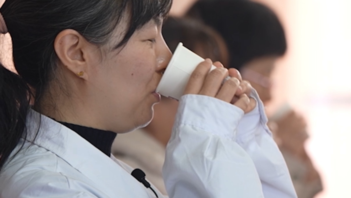 一壶清茶敬师恩 饮其流者怀其源 一壶清茶敬师恩 饮其流者怀其源