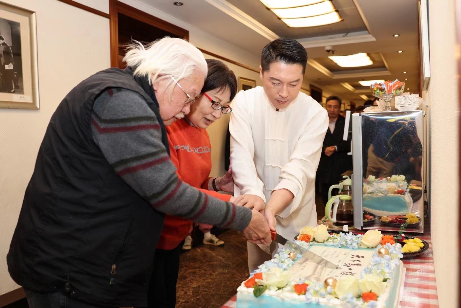 人艺导演顾威病逝 复排经典《天下第一楼》《雷雨》今年曾上演 人艺导演顾威病逝 复排经典《天下第一楼》《雷雨》今年曾上演