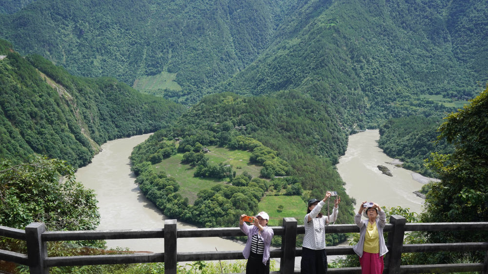 钟华论：一步一步往上走，一程一程向复兴