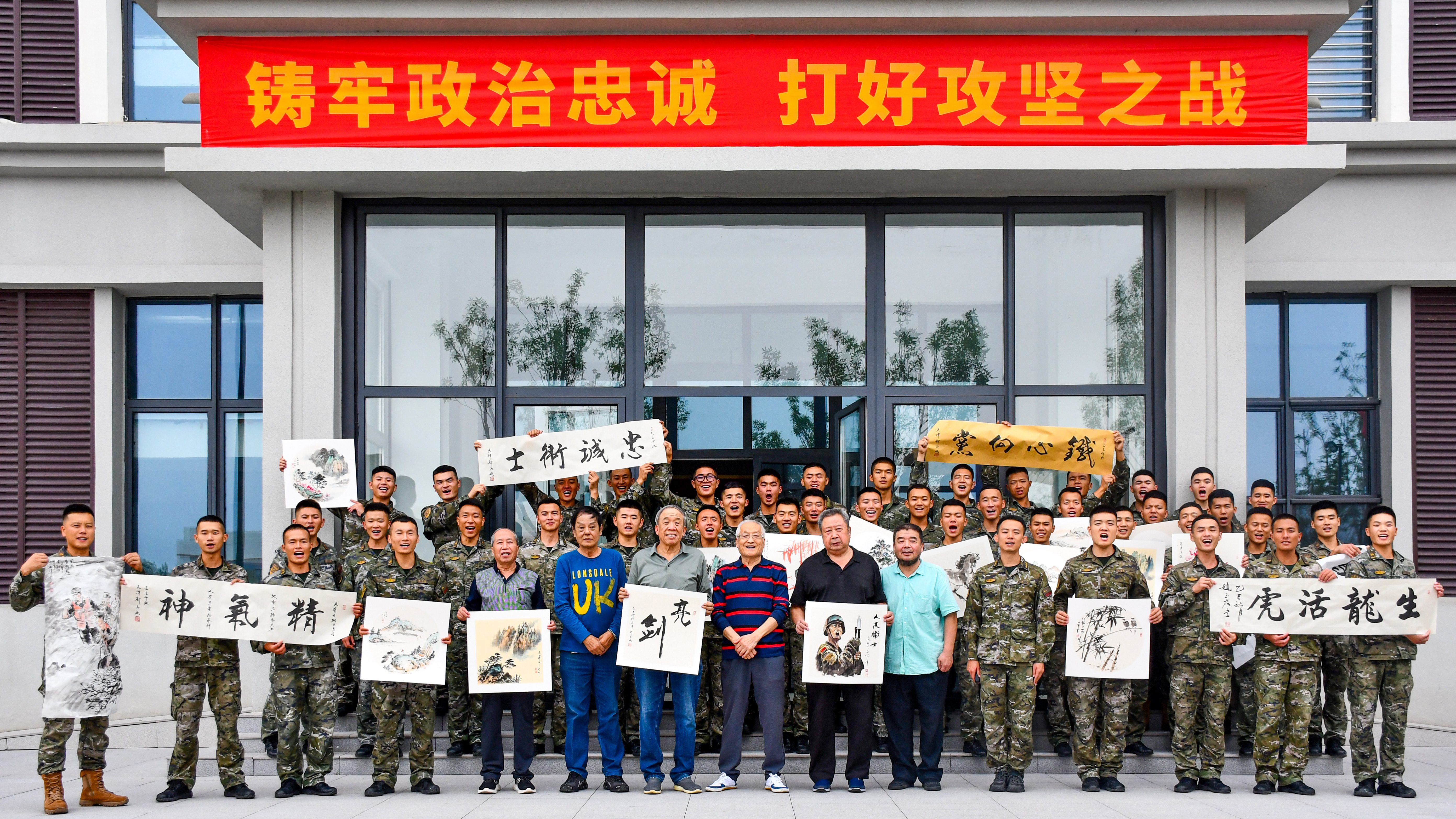 墨香润军营,共谱鱼水情 墨香润军营,共谱鱼水情