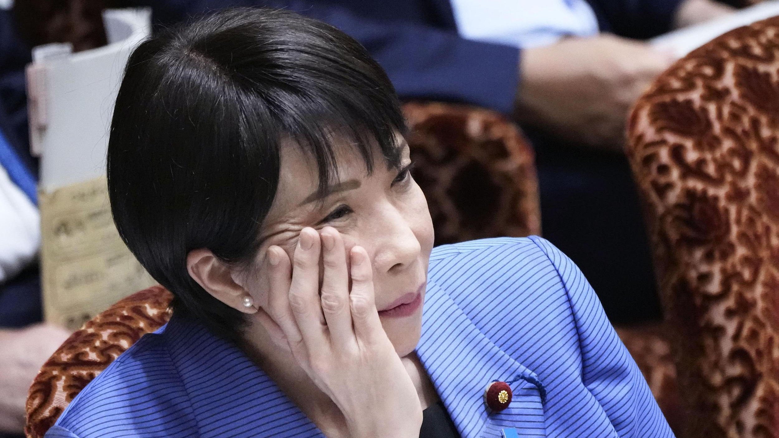 炸锅了!高市早苗被喊下台 炸锅了!高市早苗被喊下台