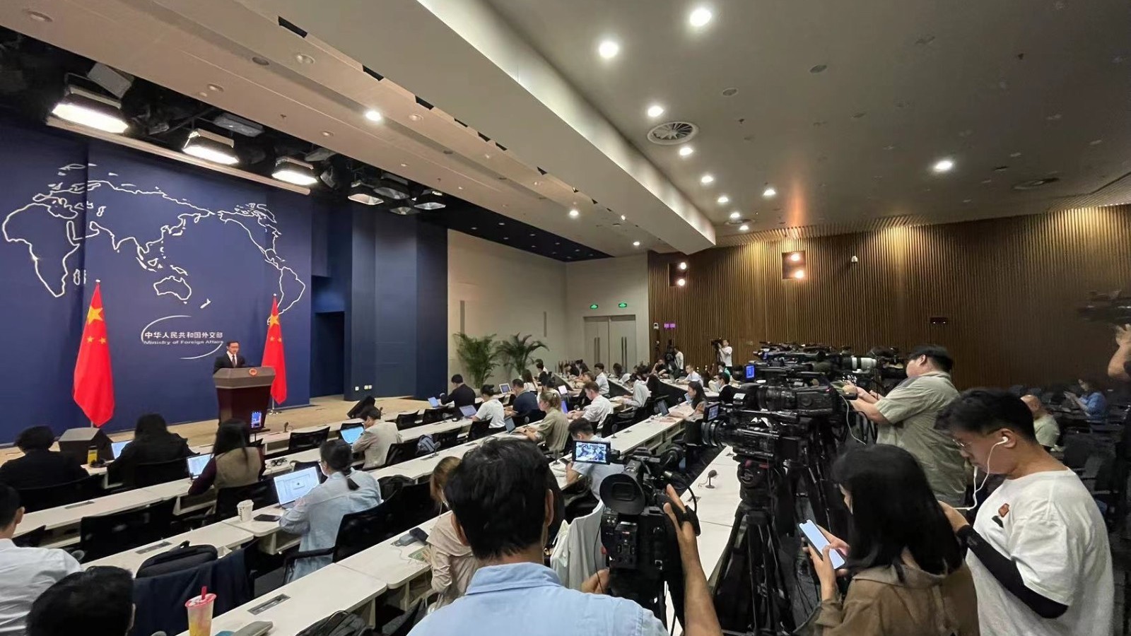 ​外交部：仙宾礁不是“菲律宾专属经济区”