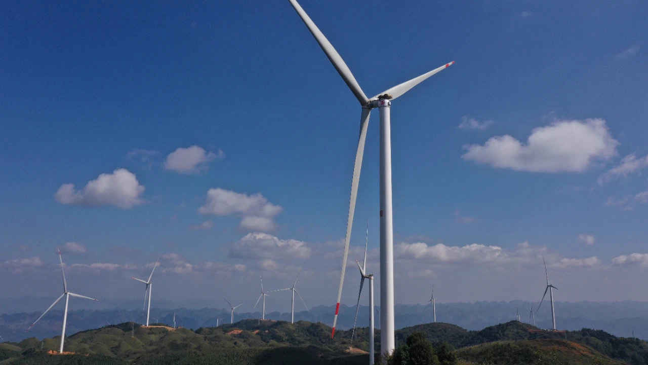 云南阿用风电项目全部风机吊装圆满完成