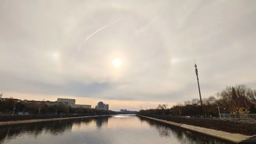 “北京天空出现三个太阳”刷爆朋友圈!夜晚上空再次出现→ “北京天空出现三个太阳”刷爆朋友圈!夜晚上空再次出现→