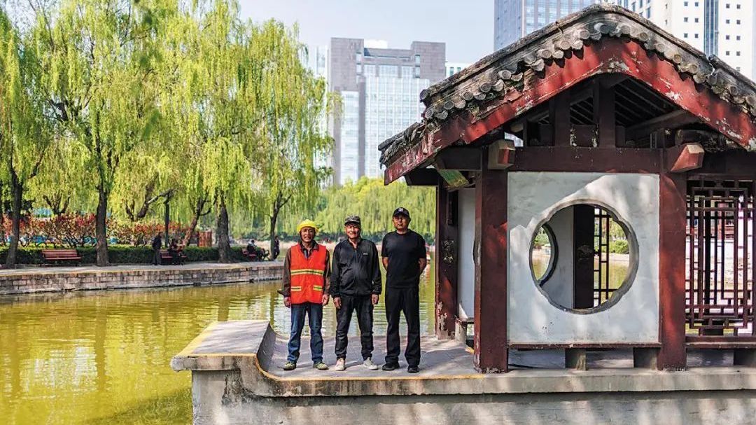 【京华好风气】跳湖救人“迷彩帽”多次施救从不留名 【京华好风气】跳湖救人“迷彩帽”多次施救从不留名