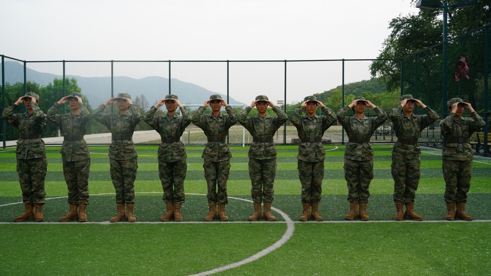 迷彩青春绽芳华 女新兵\ 迷彩青春绽芳华 女新兵\