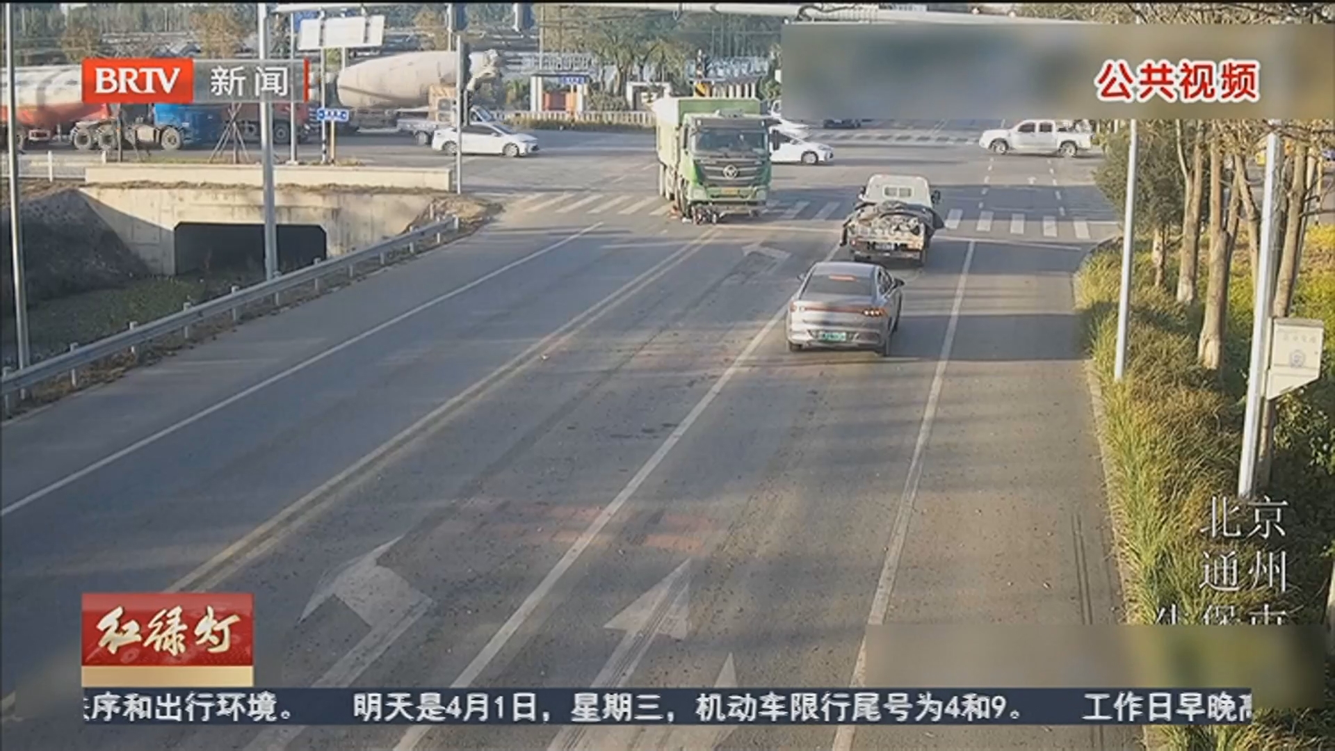 货车右转事故频发 司机都说“没看见”