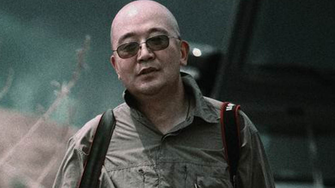 著名战地记者唐师曾遗体告别仪式举行，聂圣哲前来送别最后一程，他感慨：唐师曾是业界标杆性的存在