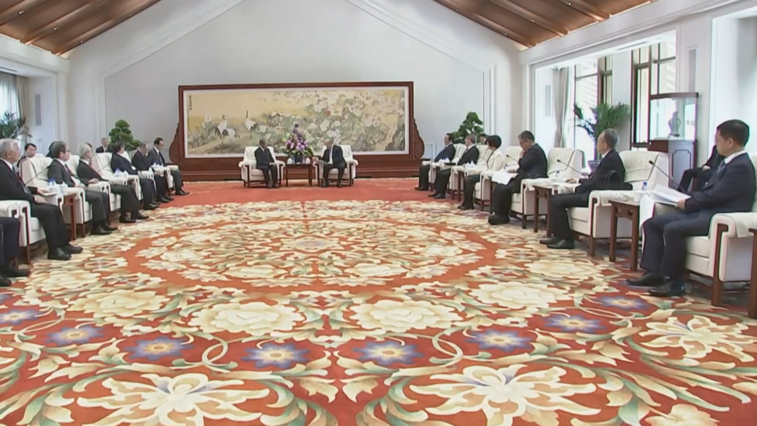 尹力会见日本国际贸易促进协会会长河野洋平 尹力会见日本国际贸易促进协会会长河野洋平