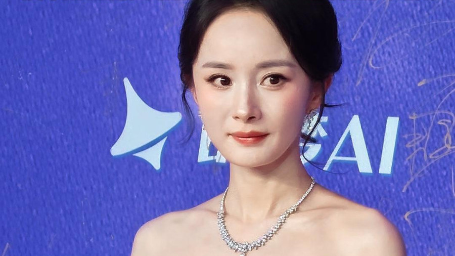 第38届大众电影百花奖颁奖典礼红毯星光璀璨,杨幂跟随《长安的荔枝》剧组盛装亮相 第38届大众电影百花奖颁奖典礼红毯星光璀璨,杨幂跟随《长安的荔枝》剧组盛装亮相