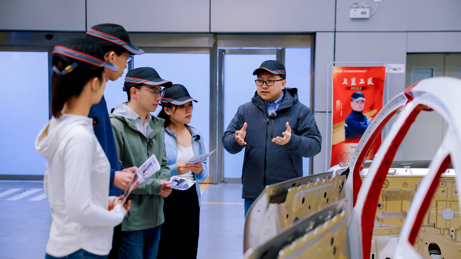 大学生走进“未来工厂”,探索智能制造新图景 大学生走进“未来工厂”,探索智能制造新图景