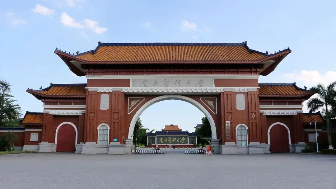 南方医科大学一学生坠楼事件，官方通报