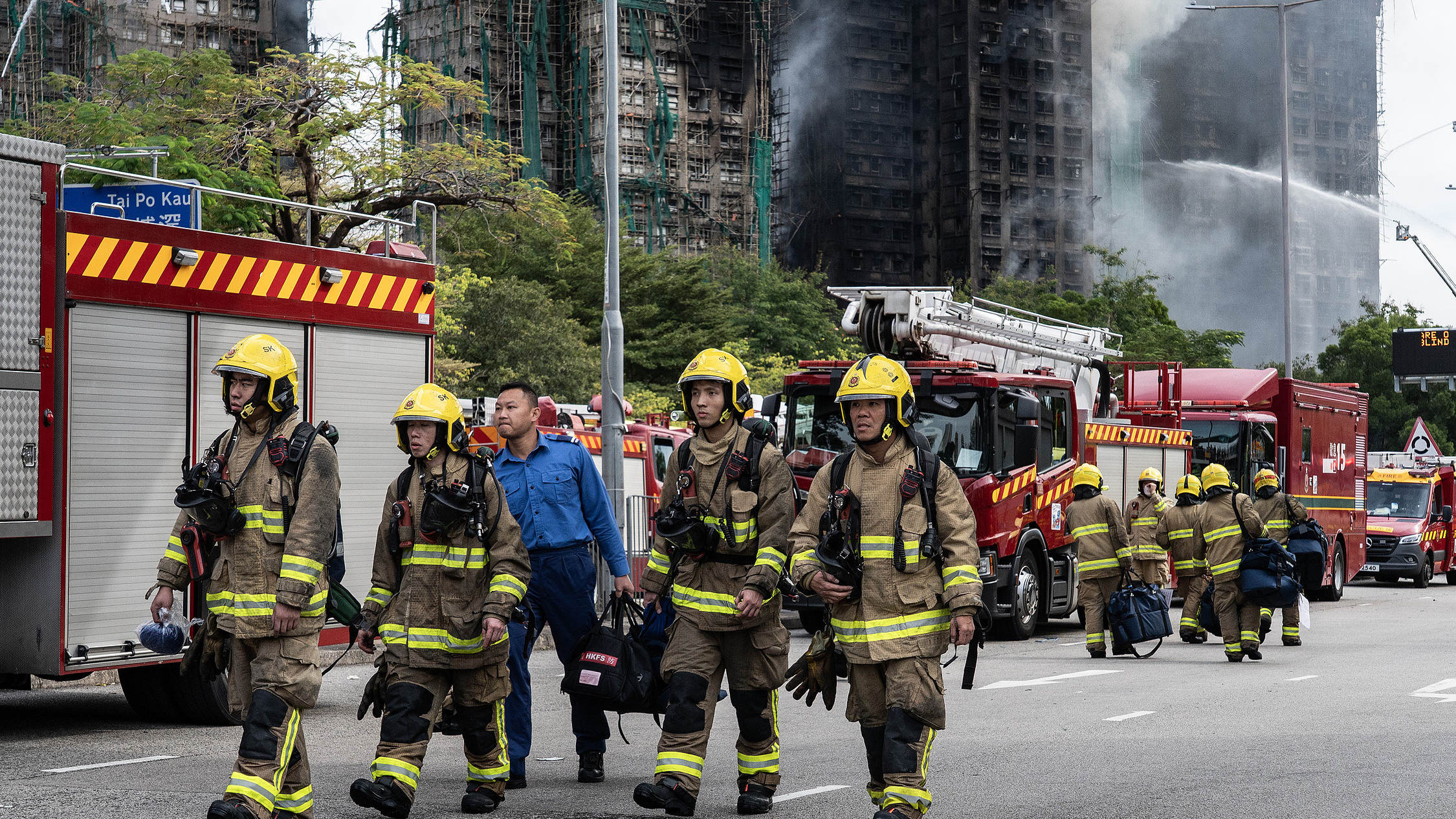 香港大埔明火已基本扑灭 搜救行动仍在进行 香港大埔明火已基本扑灭 搜救行动仍在进行