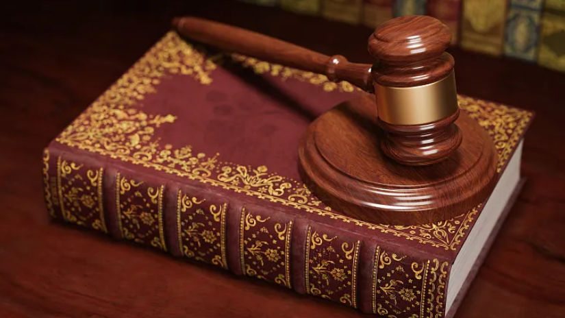 尊宪崇法｜人民网评：坚定宪法自信 走好自己的路