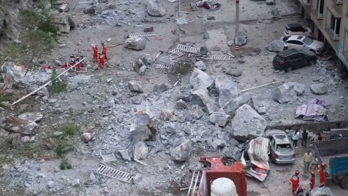 广西河池凤山突发岩石崩塌 44户130人紧急转移