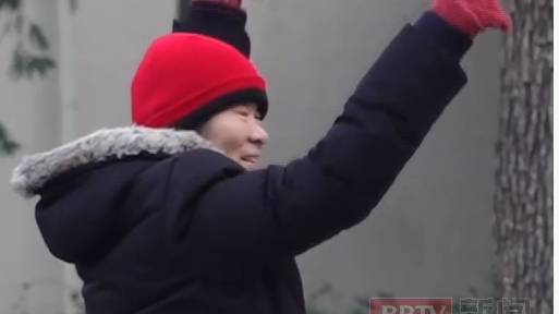 春天的风容易趁虚而入,还得“捂一捂”,中医建议出门戴帽子、系围巾 春天的风容易趁虚而入,还得“捂一捂”,中医建议出门戴帽子、系围巾